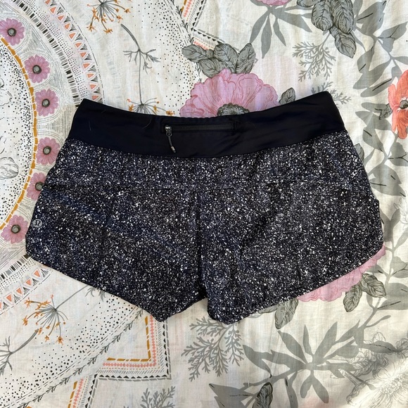 Lululemon Speed up shorts 2.5in - Picture 2 of 6